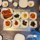 강가에 하얀집 펜션 이미지