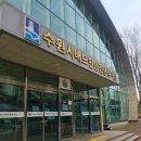 배드민턴경기장 옆 이미지