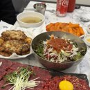 신창떡볶이 | 광장시장 육회 맛집 내돈내산 신창신육회빈대떡 가격 가성비 좋고 맛있어요.