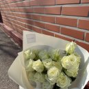 세븐일레븐 광주장덕행복점 | 광주꽃집 감성 가득 예쁜 흰장미 꽃다발 친절한 사장님 후기 "지아나플라워즈 수완장덕점"