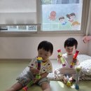 8월 7일-꼬꼬댁 팡팡 사운드 놀잇감을 탐색해요, 나무 동물꽂기 놀잇감 놀이, 볼풀공을 야자나무에 넣어요 이미지