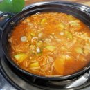 황금돼지구이 이미지