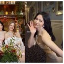 송혜교 옆에 앉은 '전설의 그녀' 정체에 파리가 술렁인 결정적 장면