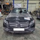 E300 4Matic / 213 049 / 2018 / 274 920 / 실내화재차량 / 00891 이미지