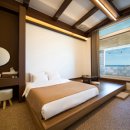 돌담 너머 하늘 이미지