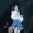 아이유 싱가폴 콘서트 착장 이미지