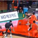 오늘도 라인크로스 못보고 오심하는 KBL 심판분들(어제 그 심판입니다) 이미지