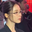 긱시크 안경이 넘 잘어울리는 신세경 이미지