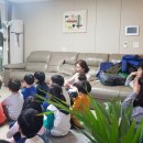 책에 빠져드는 구연동화 이미지