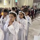 가자지구, 폭격 속에도 첫 영성체…교황 "우크라도 잊지 말자" 이미지