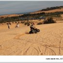 베트남사람들-무이네 화이트샌듄의 사륜오토바이 베트남청년 이미지