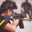 MP5 시리즈의 단점을 보완하기 위해 나온 비운의 명작: MP5/10 & 40 이미지