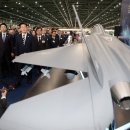 KF-21 양산 1호기 출고...李 "자주국방 염원 담은 전투기" 이미지