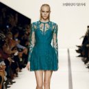 바른자세모델워킹 이미지