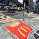 맥도날드 앞 보도 이미지