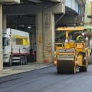 도로 포장 공사중이던 60대...타이어 롤러에 깔려 숨져﻿ 이미지