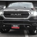 2019 Ram Limited Crew Cab 4WD Diamond Black with Ram Box 도착 안내 이미지