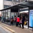 버스승강장 앞 이미지