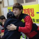 밥 퍼주는 남자 이미지