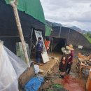 지난 주 폭우로 인한 금산군 추부면 위치한 수해입은 농가 현장에서 수해로 무거운 짐을 지고 헤쳐 나가는 고통 중에 있는 예수님을 위로하 이미지