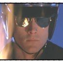 헬멧 조형물 이미지