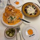 씨유 종로동숭점 | 너는 항상 빛에 반짝일 테니까