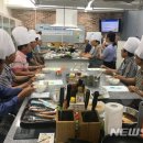 중년 남성 대상 요리교실 이미지