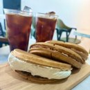 매송로 | [수원 고색동 맛집]특허받은 와플맛집으로 핫한 ‘카페인중독 고색점’ 디저트카페 찐리뷰