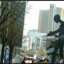 친구와 돌담길 이미지