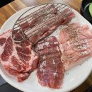 수족관에빠진삼겹살 이미지