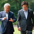 [속보] 靑 "李대통령-文, 가짜뉴스·멸칭 도움안된다는 데 뜻 모아" 이미지