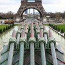 파리 에펠탑(La tour Eiffel)이 보이는 샤이오궁(Palais de Chaillot) 주변 풍경 이미지