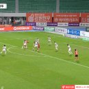 [강원 vs 광주] 김대원, 이 터닝 슈팅이 굴절되면서 약하게 가는...gif 이미지