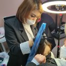 두피를 디자인하는 여자