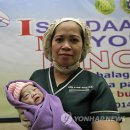 필리핀 인구 통계 1억명째 태어난 아기 (사진뉴스) 이미지