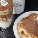 프롬하츠커피 종로점 | 종로 3가 대형 카페 '프롬하츠 커피' 종로점 / 스터디, 단체 모임 카페 / 티라미수 크로플, 샐러드