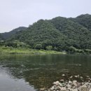 강물이 흐르는 곳 앞 간이화장실 | 홍천강 캠핑 3가지 매력 — 홍천 뜨란오토캠핑 강변 뷰 완벽 정리