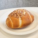 팔달제과 | 수원 행궁동 카페 팔달제과 수원 왁뿌소금빵 맛집: 행궁동 빵지순례 추천 망고 왁뿌소금빵, 감자...