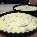 가족과 함께 케이크 만들기 이미지