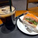 봄1빌딩 | 스타벅스 딸기말차케이크 2026 봄 신메뉴 내돈내산 솔직후기