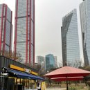 여의도공원 3번출입구 앞 이미지