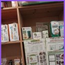 강아지를 미용하는 여자 이미지