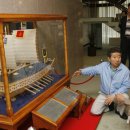 거북선 앞 이미지