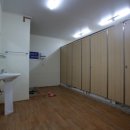 폭포가 있는 캠핑장 이미지