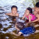 "우리 누가 먼처 나오는가 내기 할까?" 이미지