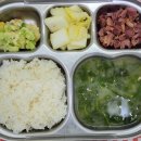 1월19일(금요일)석식:백미밥,맑은된장국,간장오리주물럭,오이나물,백김치 이미지