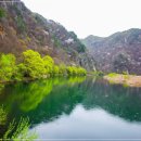 강변의 수채화 이미지