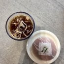 우아카페 | [팥고당 문정점] 통창밖 연둣빛 풍경에 취하고 팥에 물들다! 우아한 '단팥빵 카페' 후기
