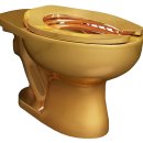 황금공중화장실 이미지