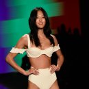 마이애미 비치에서 열린 마이애미 스윔 위크(Miami Swim Week) 런웨이쇼 이미지